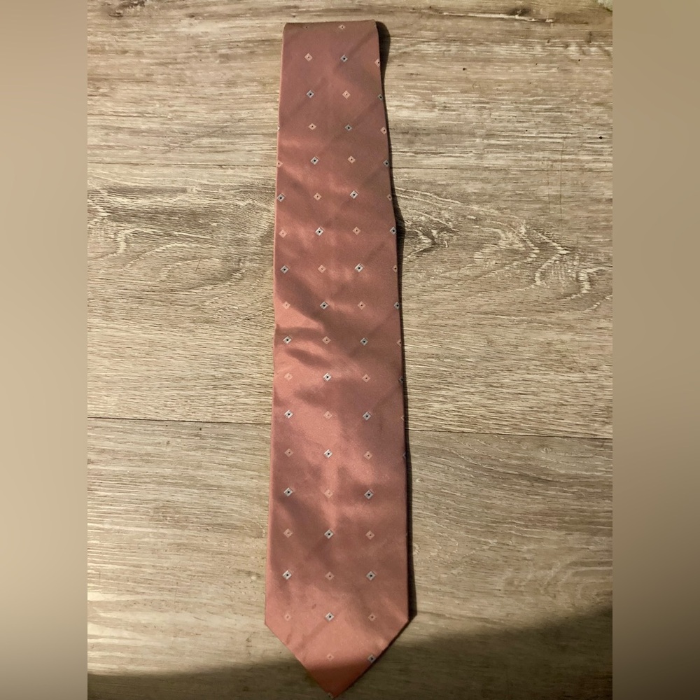 Hugo Boss Pink Diamond Pattern Tie